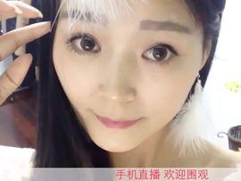 卖座垫的小女孩主播照片
