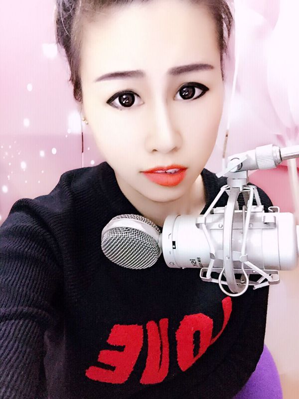 乄妍琦的主播海报
