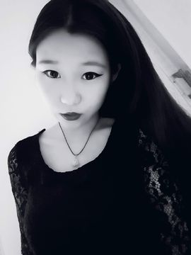 玩lol的yuki主播照片