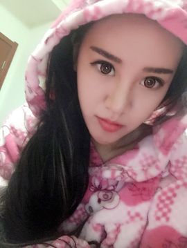 喝红牛的大宝贝J主播照片