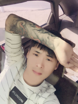 枭桀骜主播照片
