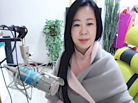 魅力女人唱民歌的图片