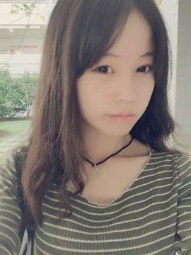 小小小格子主播照片