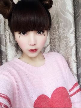 小兜兜xin主播照片