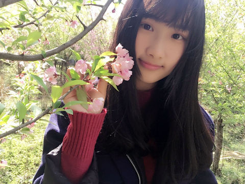 泡芙安静唱歌海报