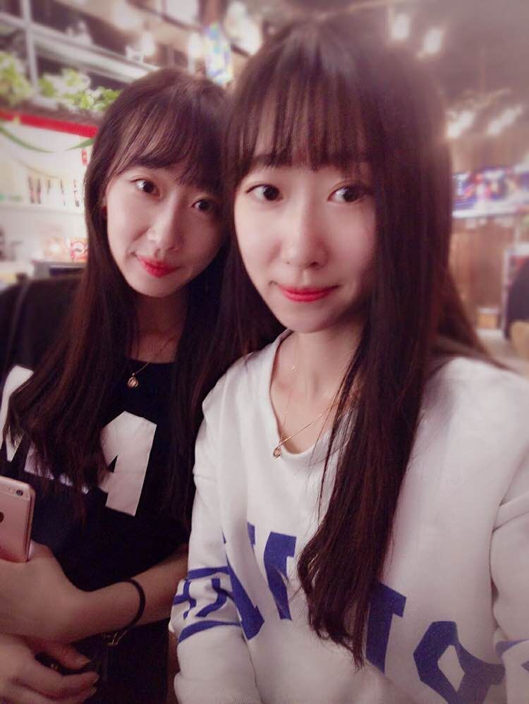 两个长得一样的猴子的主播照片