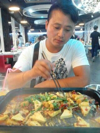 满世留香的主播照片
