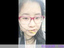 兴奋的花蝴蝶主播照片
