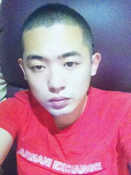 小贝勒大鹏主播照片