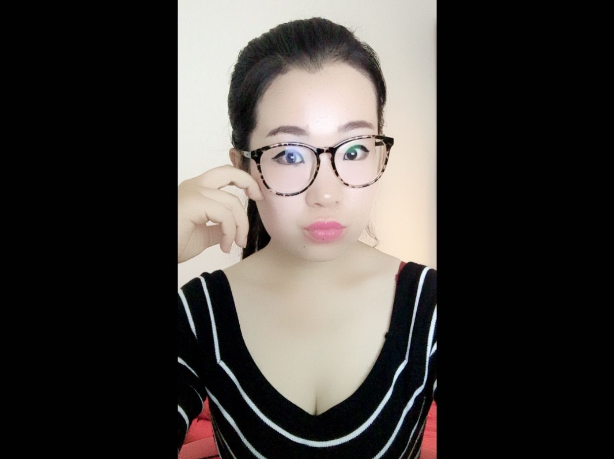 冷瞳色主播照片