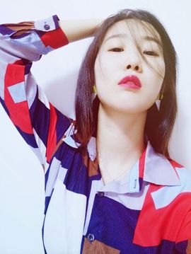 CC由美主播照片