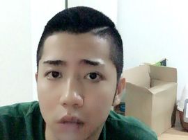 扯着嗓子唱着歌主播照片