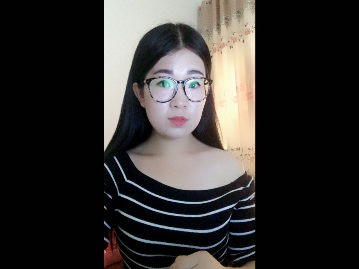 冷瞳色主播照片