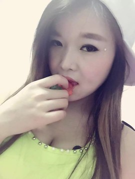 留馨尔主播照片