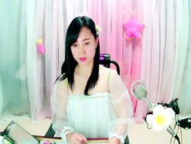 依雯b主播照片