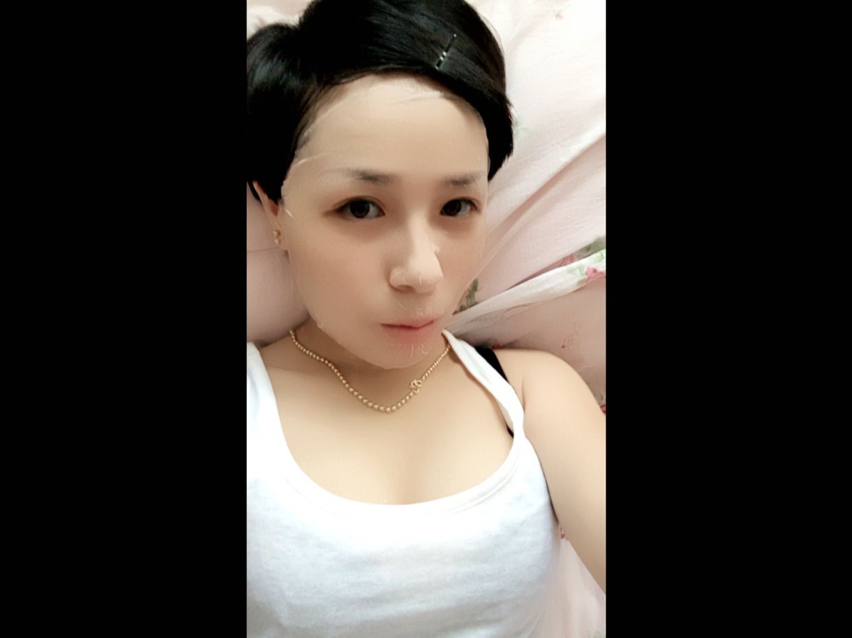 💋红唇爱上香烟的主播照片