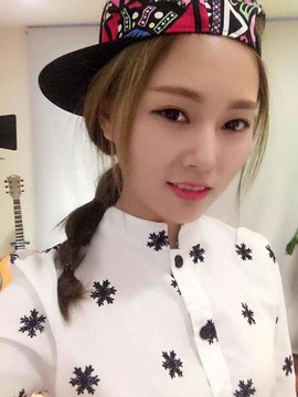 沈蜜儿主播照片