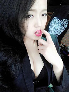 亲切家族主播照片