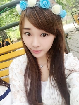 典典粒主播照片