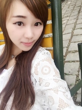 典典粒主播照片
