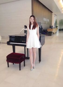 小老师甜甜主播照片