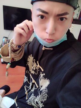 LLL花爷主播照片