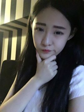 小啊惠i主播照片
