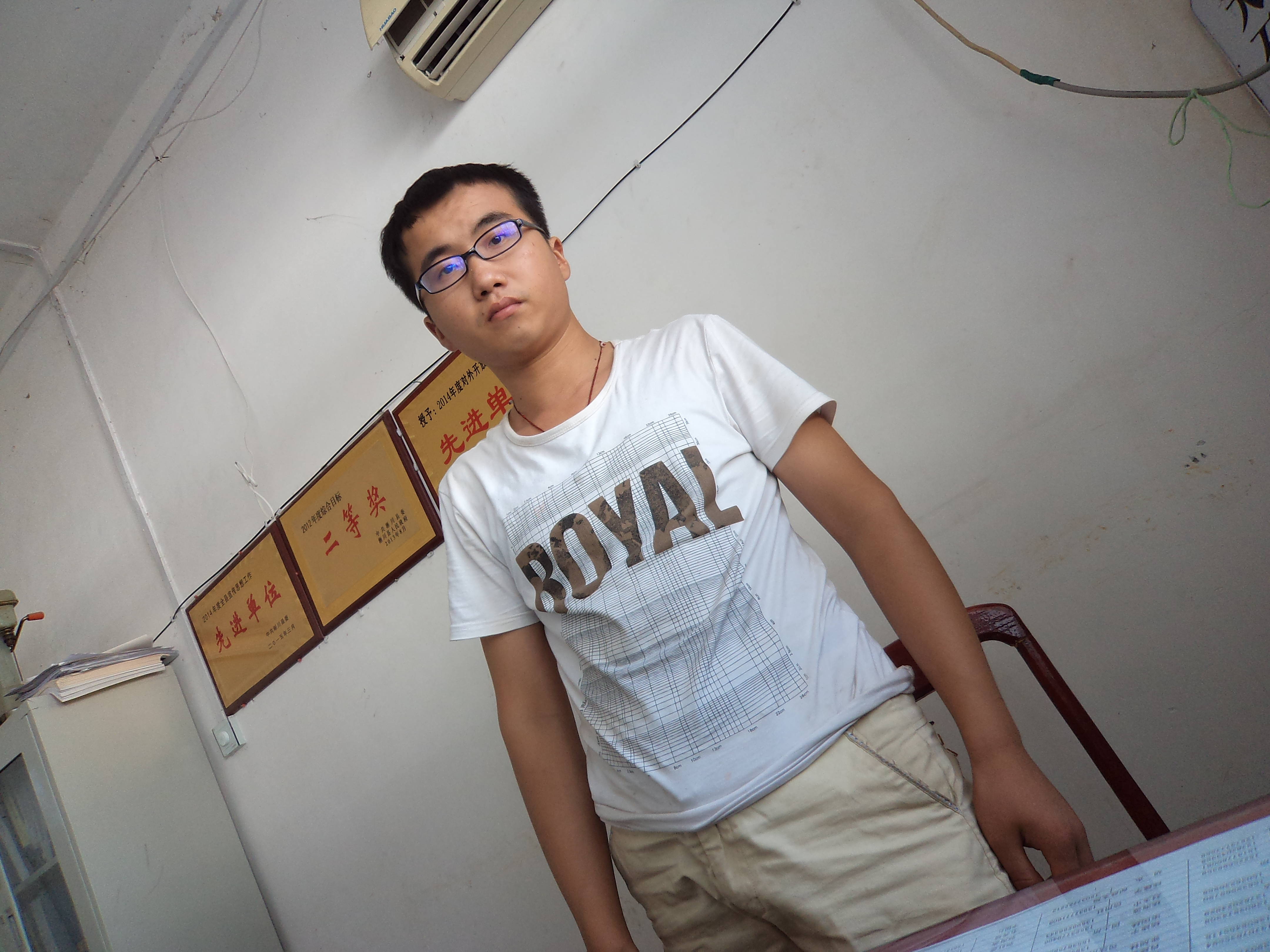 诗人教育者导演冉郭鑫的主播照片