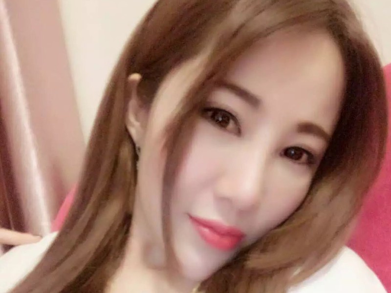 丫头小小果儿的主播海报