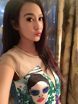 大聆听温主播照片