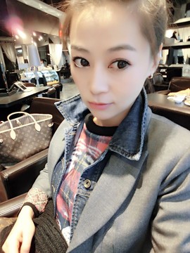大聆听温主播照片