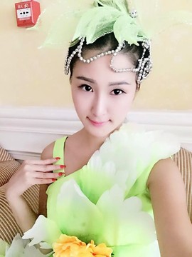 大聆听温主播照片