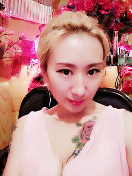 亲切家族主播照片
