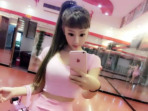 小圆脸妮妮妮海报
