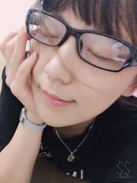 纯小雯主播照片