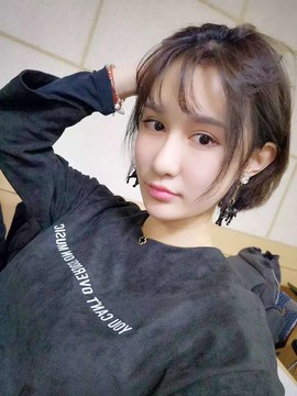 泠汐小混血用心唱歌主播照片