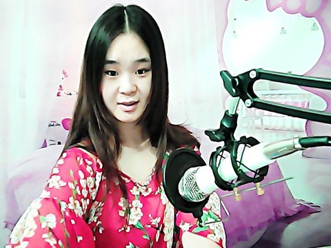 斗鸡眼~小安妮s海报