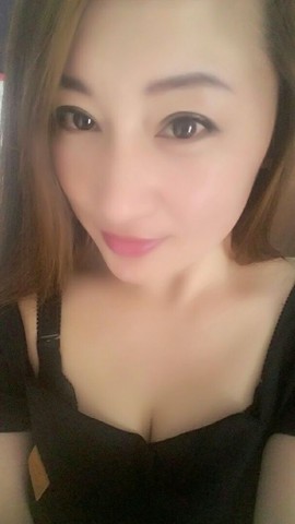 大聆听温主播照片