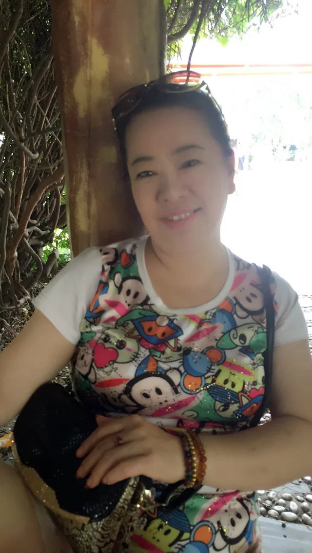 魅力女人唱民歌的图片