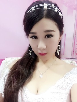 亲切家族主播照片