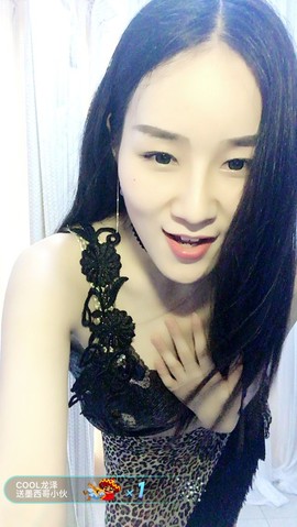 大聆听温主播照片