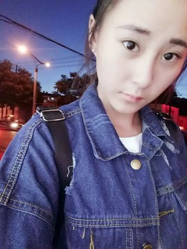 豆豆芯主播照片