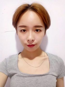 周舟粥主播照片