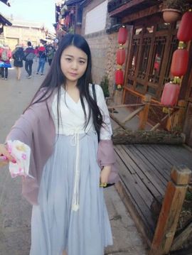 亲爱的小白菜主播照片