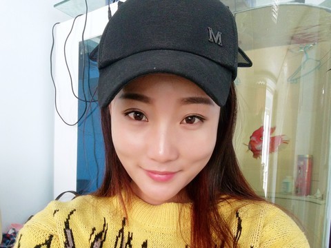 甜心爱吃袖子海报