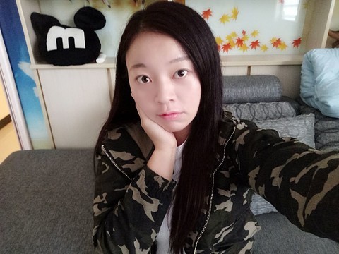 含着泪的微笑，，，，海报