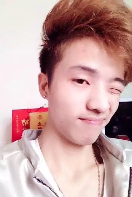 西式晚礼服和我爱的少的主播照片