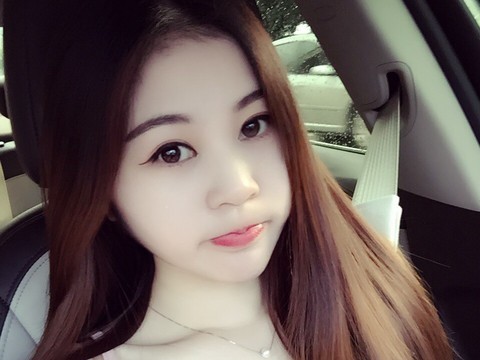 冷瞳少女🌺海报