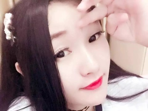 小红帽妞妞新人求关注海报