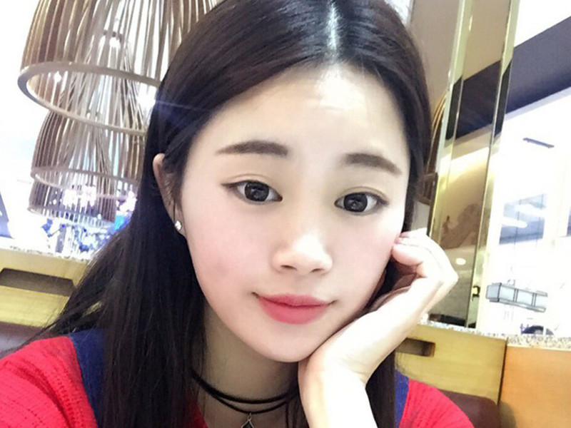 吧唧石榴裙的主播海报